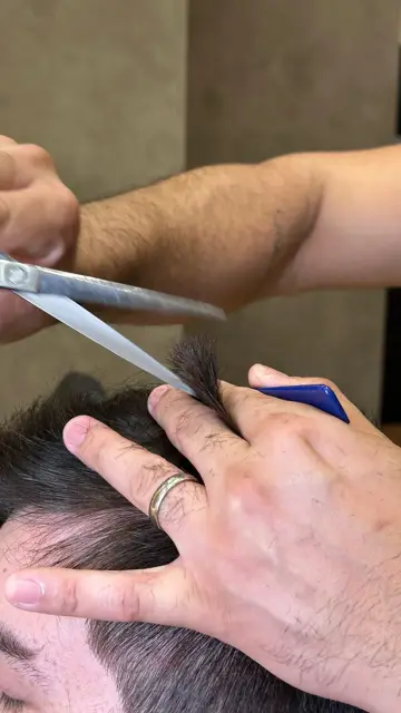Corte na tesoura com pente